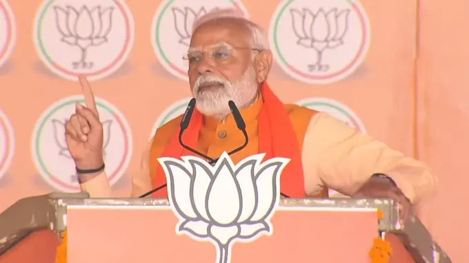 Delhi Election: दिल्ली में वोटिंग से पहले ही झाड़ू के तिनके बिखर रहे हैं, चुनावी रैली में AAP पर बरसे PM मोदी PM modi