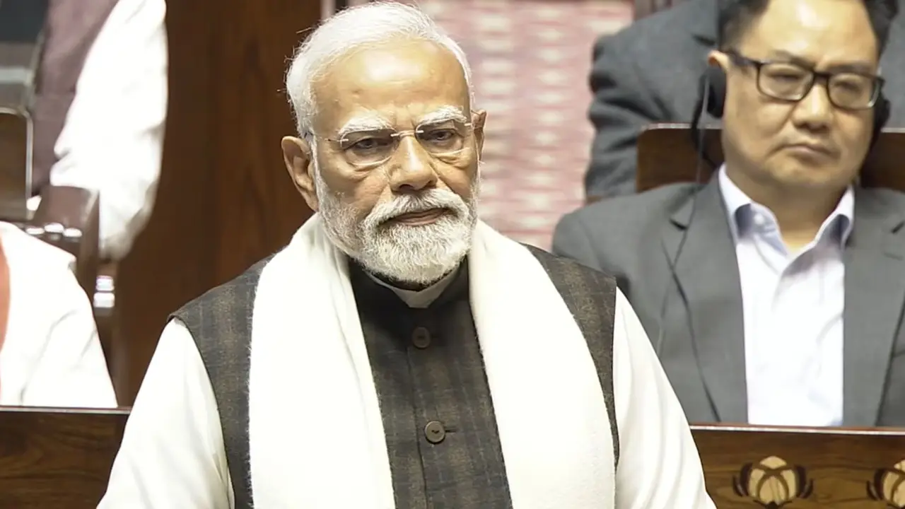 देश तेज गति से आगे बढ़ रहा, ना हमें रुकना है ना पीछे मुड़कर देखना है, लक्ष्य को प्राप्त करके ही हमें सांस लेना है- PM मोदी PM Modi