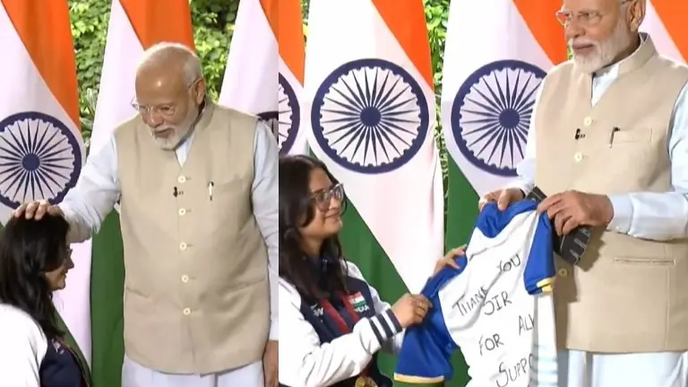 PM Modi Blesses Gold Medalist Avani Lekhara as She Gifts Him Memorabilia From Paris Paralympics PM Modi and Avani Lekhara