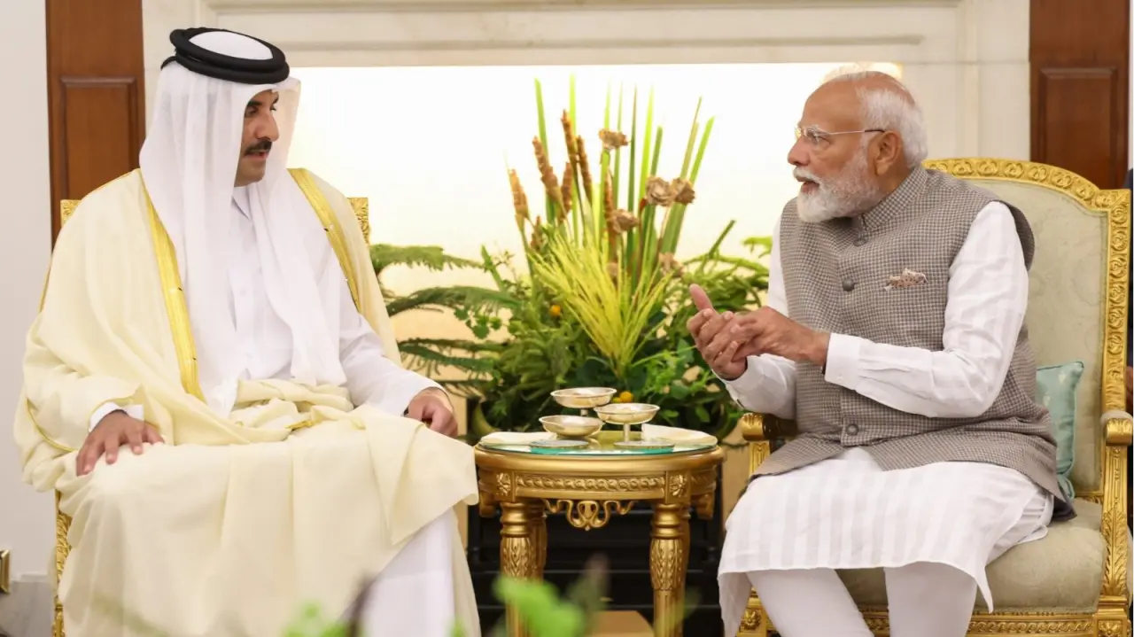 PM Modi and qatar's emir meeting.