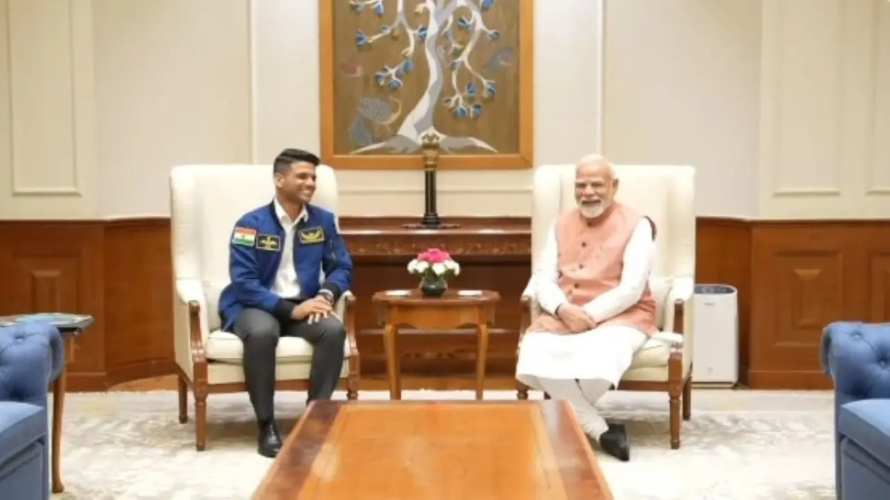 PM Modi and Shubhanshu Shukla Share a Light-hearted Moment Over Space Survival Insights | Video PM Modi and Shubhanshu Shukla Share a Light-hearted Moment Over Space Survival Insights
