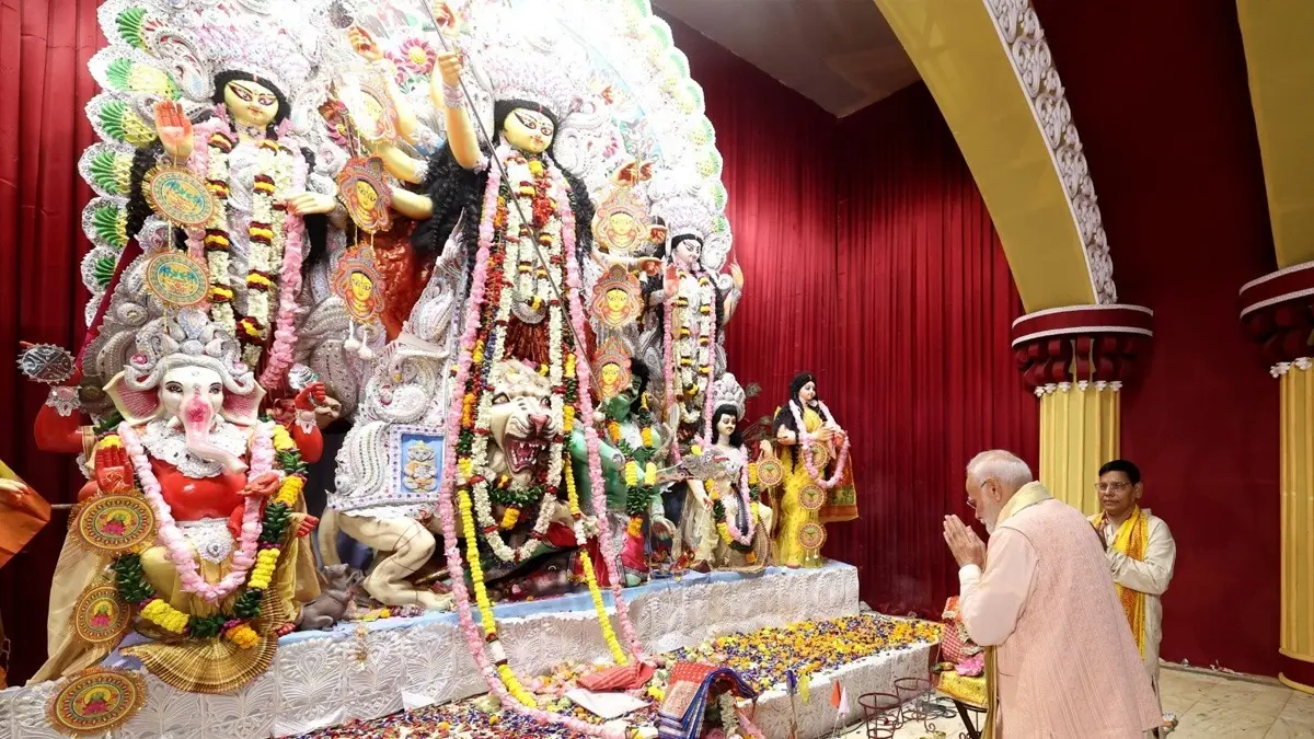  PM Modi at cr park durga puja pandal