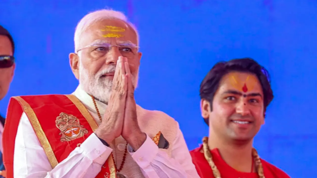 PM Modi & Dhirendra Shastri