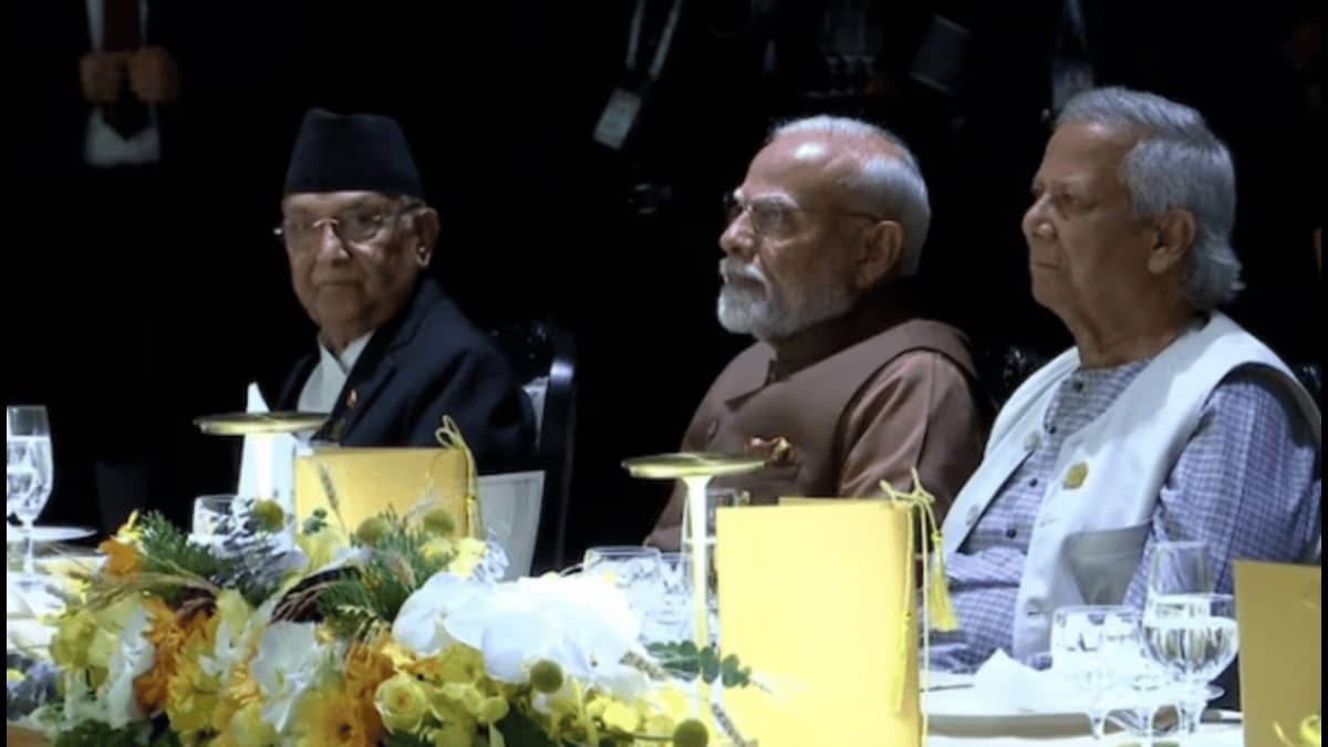 PM Modi Displays Diplomatic Grace, Shares Table With Bangladesh’s Yunus at BIMSTEC Dinner | WATCH