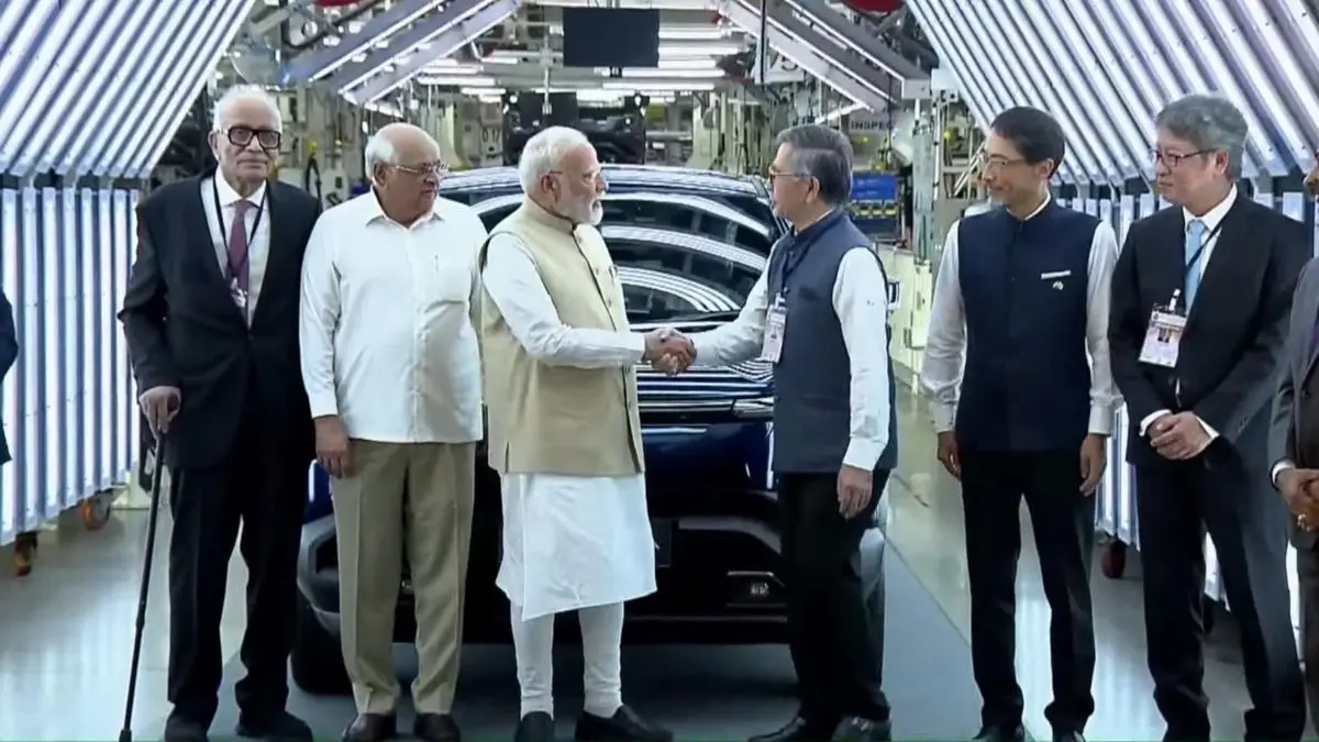Big Push for Make in India: PM Modi Flags Off Maruti Suzuki eVitara, Inaugurates EV Battery Plant in Gujarat PM Modi Flags off Maruti Suzuki eVitara