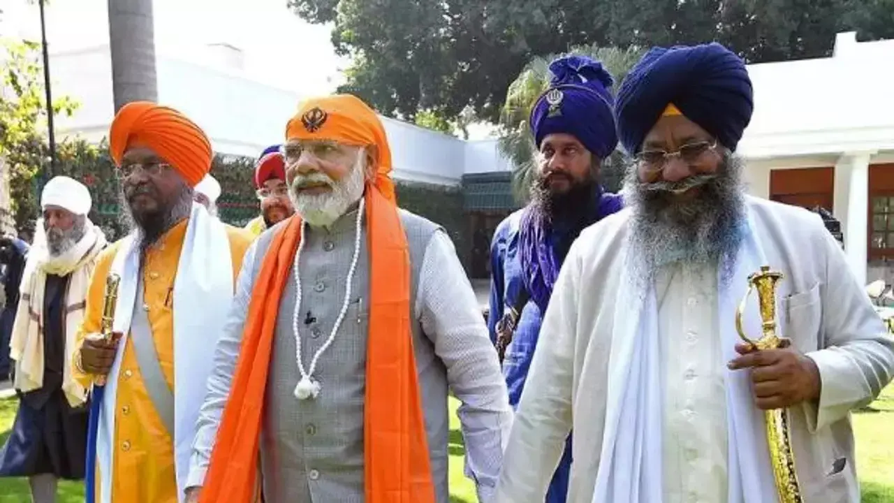 Sahibzades' Courage and Sacrifice are the Pillars Behind India's Strong Democracy: PM Modi PM Modi highlighted courage of Sahibzades during the 'Veer Baal Diwas,' saying that their courage and sacrifice are the pillars behind India's strong democracy