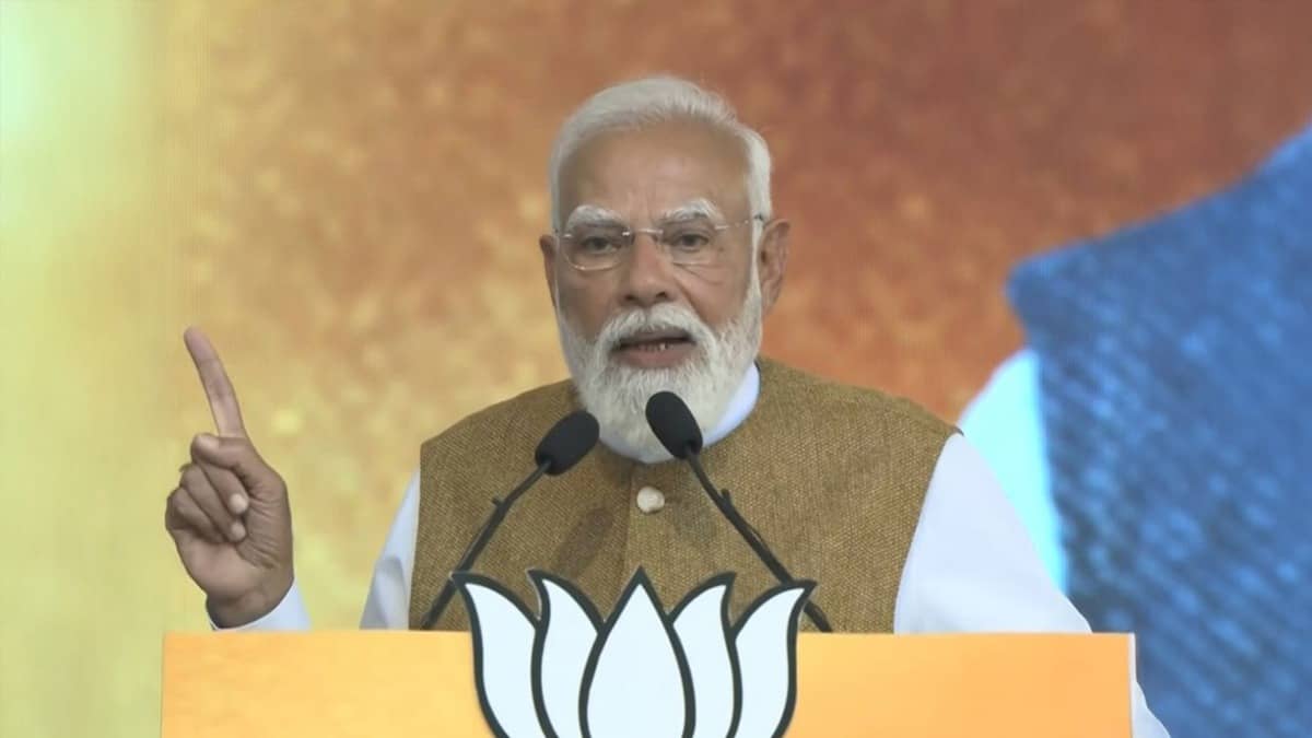 PM Modi Hits Out At DMK in TN, LDF in Kerala Over Temple Controversies: Raises Deepam & Sabarimala Rows in Southern Push