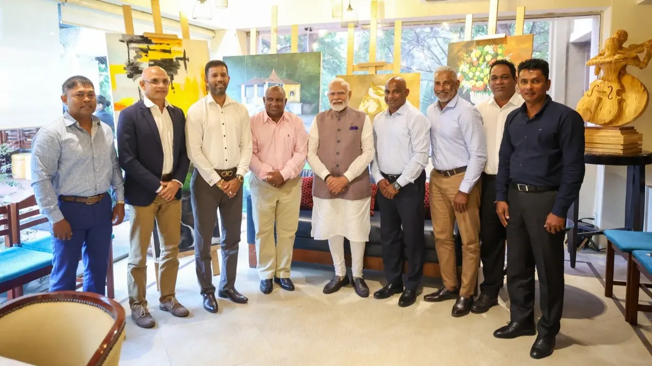 PM Modi interact with members of the 1996 Sri Lankan cricket team