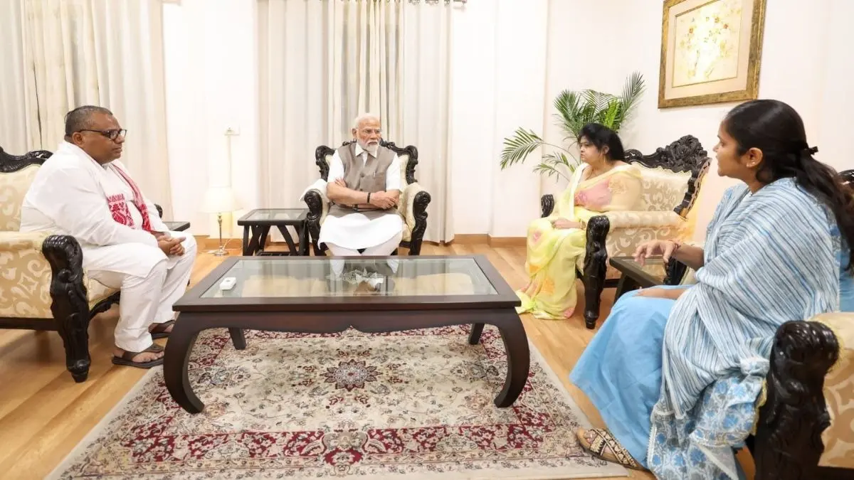 PM Modi meet Shubham Dwivedi Family