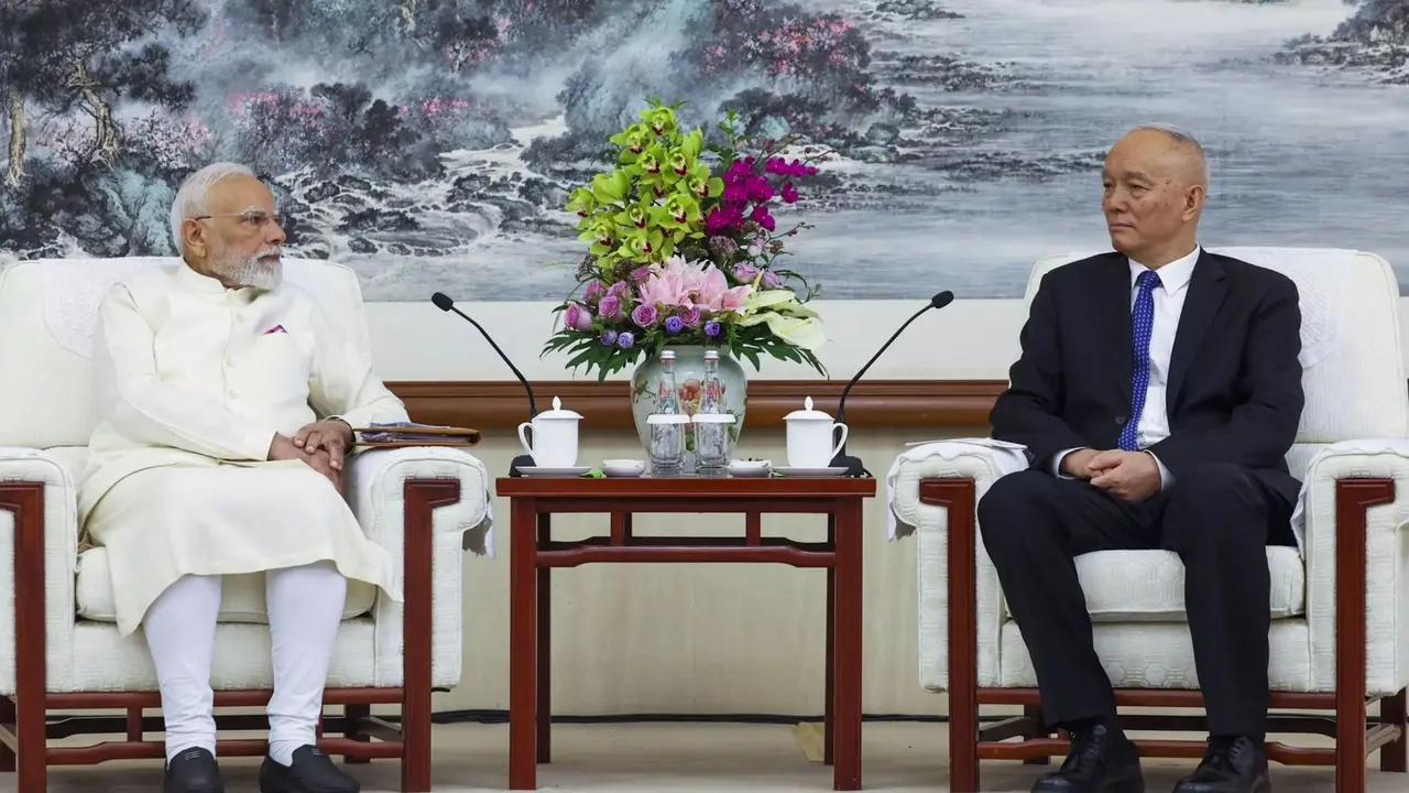 PM Modi Meets Cai Qi