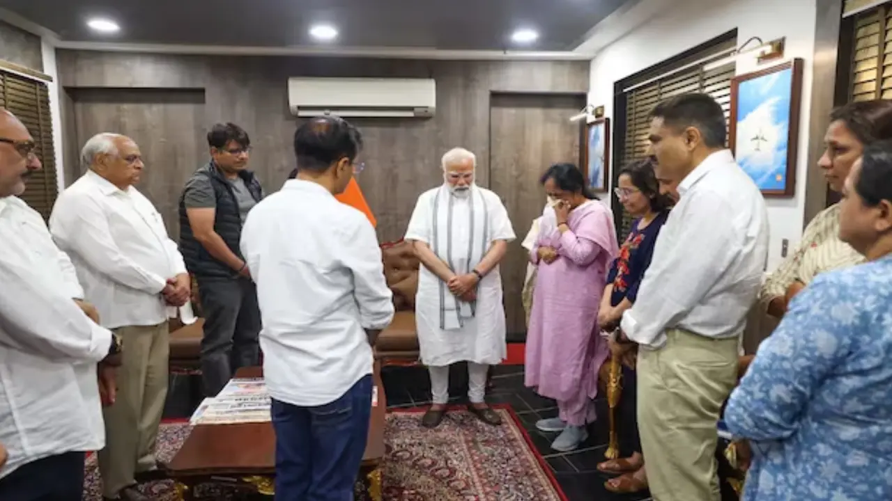 PM Modi Meets Family Of Ex-Gujarat Chief Minister Vijay Rupani After Ahmedabad Plane Crash PM Modi Meets Family Of Ex-Gujarat Chief Minister Vijay Rupani After Ahmedabad Plane Crash