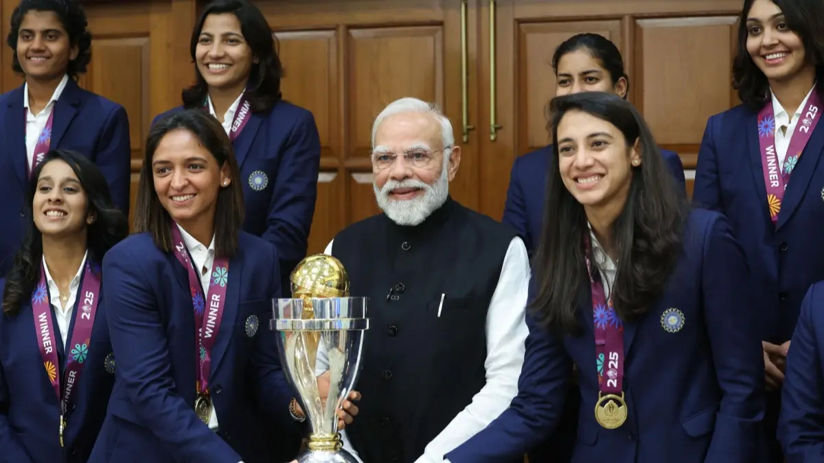 PM Modi meets India Women's cricketers