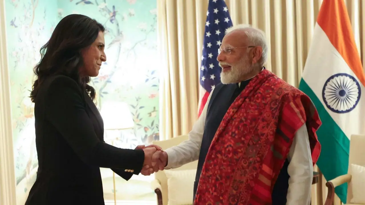 PM Modi Meets Indian-Origin US Intel Chief Tulsi Gabbard Ahead of Meeting with Trump