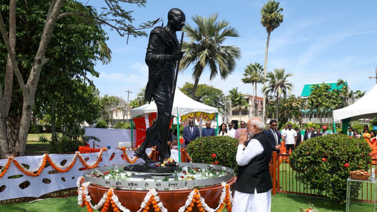 Pm Modi Pays Tribute To Mahatma Gandhi In Guyana Republic World