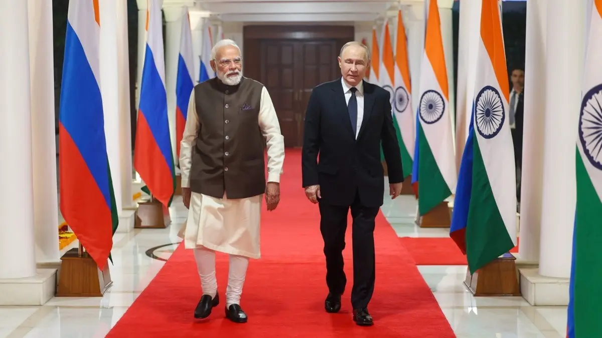 PM Modi & Putin at 7LKM