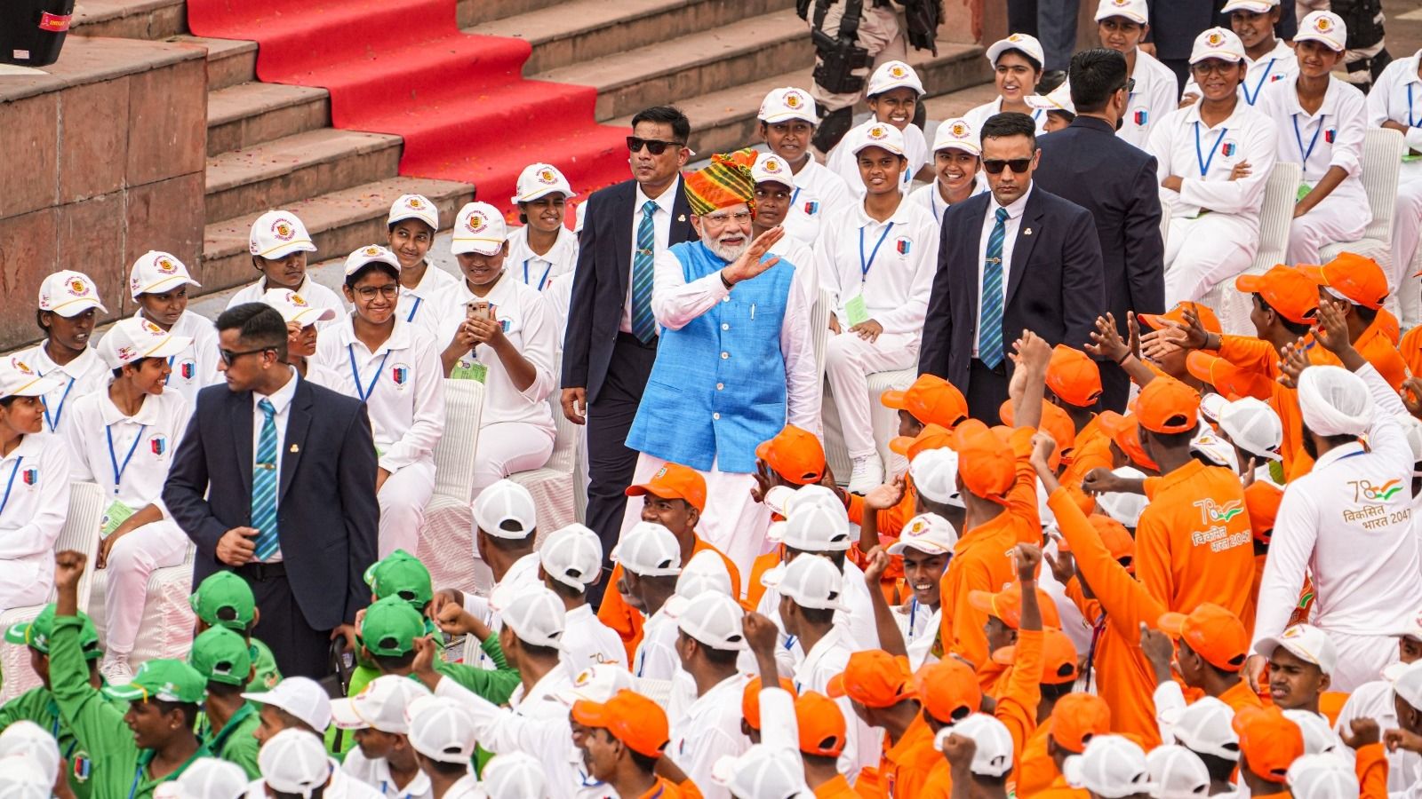 PM Modi's Heartfelt Interaction With Youth During 78th Independence Day