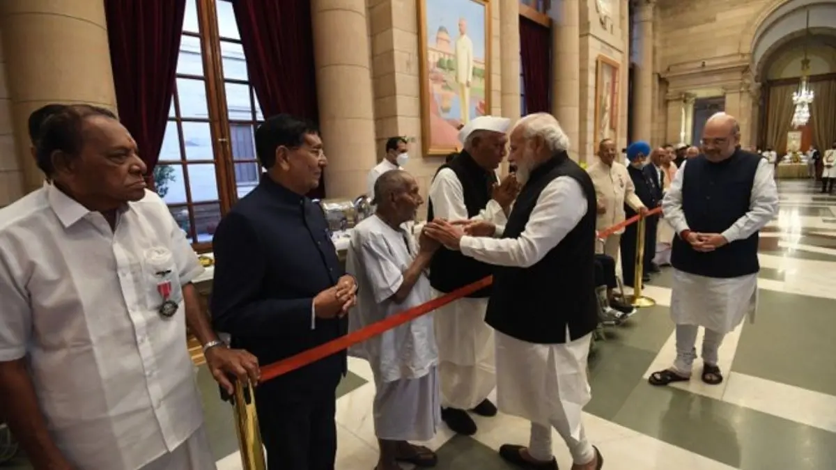 pm modi tribute to yoga guru