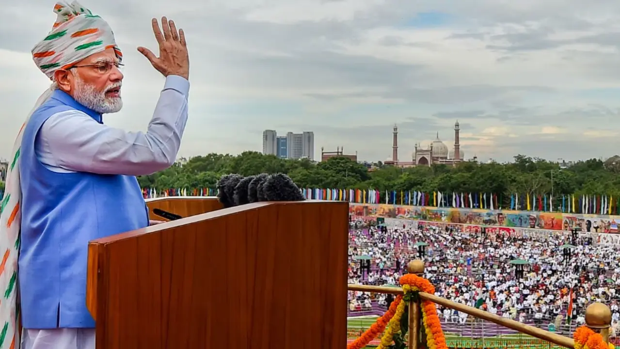 Prime Minister Narendra Modi Extends Greetings to Fellow Indians on 78th Independence Day PM Modi Wishes on Independence Day