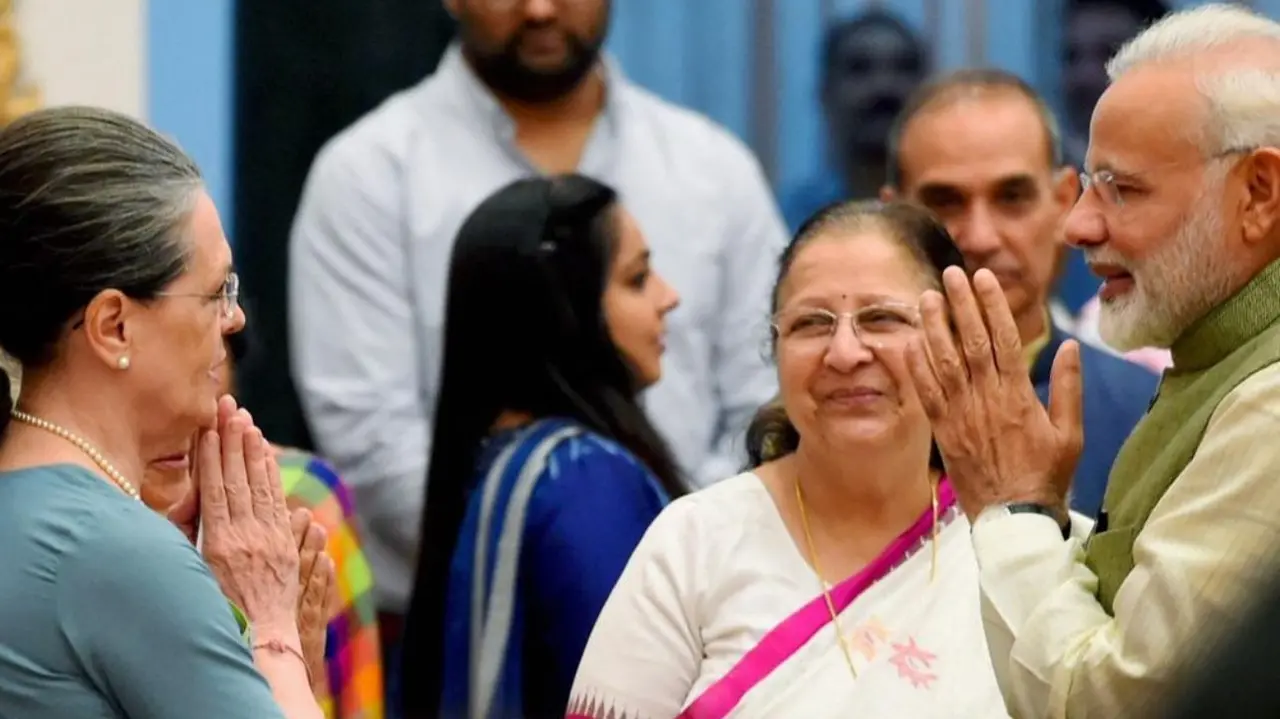 PM Modi Greets Sonia Gandhi on Her Birthday PM Modi Wishes Sonia Gandhi on her Birthday