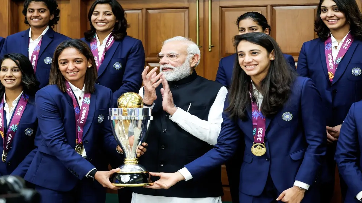 PM Modi with Indian Women's Cricket Team