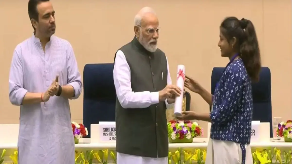 PM Narendra Modi Felicitates Toppers from ITIs