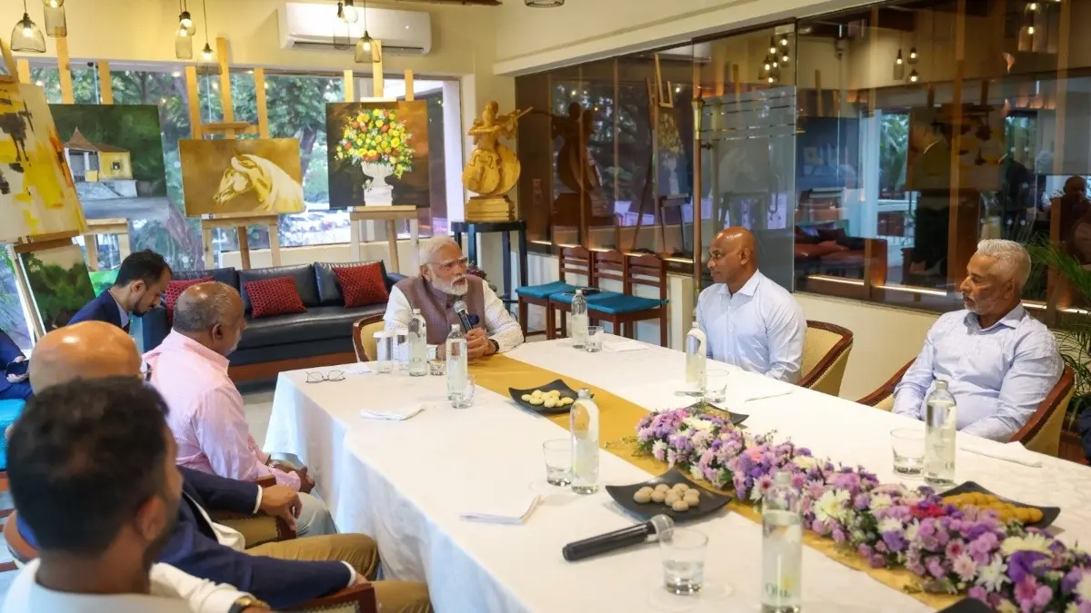 PM Narendra Modi meets members of the 1996 Sri Lankan cricket team