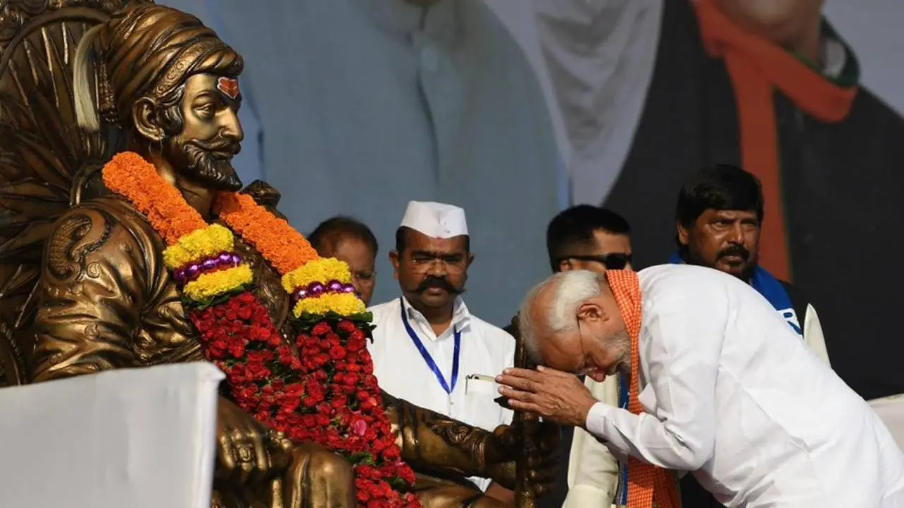 PM Narendra Modi pays tribute to chhatrapati shivaji maharaj