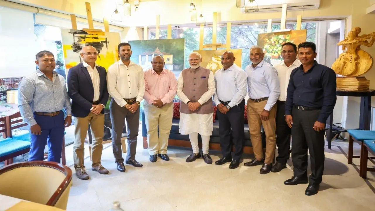 PM Narendra Modi with members of the 1996 World Cup-winning Sri Lankan team