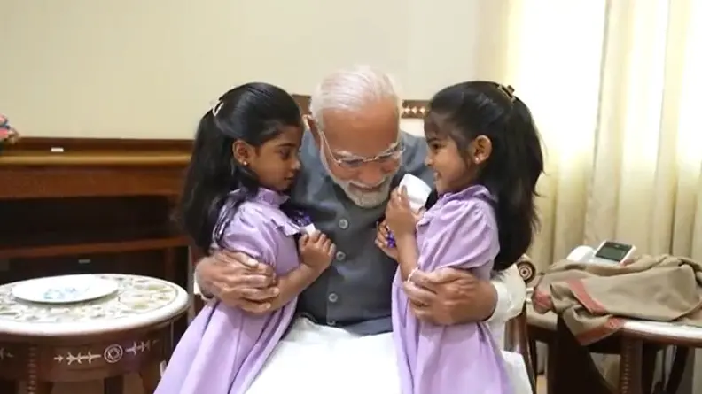 Prime Minister Modi Delighted by 2 Special Guests At Parliament | WATCH PM Modi Special Guest