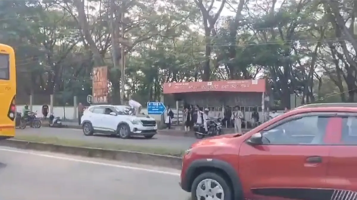 Karnataka Shocker: Man Drag Cop For Over 100 Meters on Car Bonnet During Traffic Check in Shivamogga Police being dragged