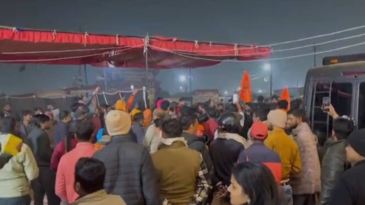 Clashes Break Out Outside Swami Avimukteshwarananda Saraswati's Camp At Magh Mela, Security Requested