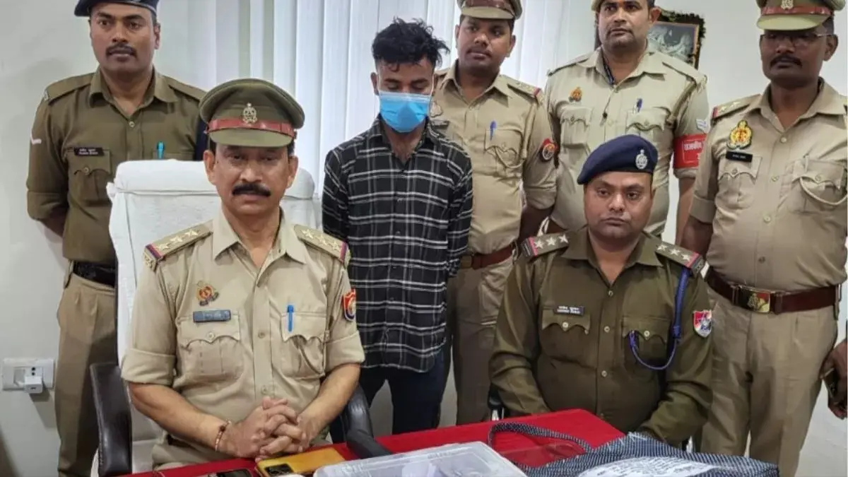 prayagraj mahakumbh police recovers stolen mobile phones 60 lakhs arrested varanasi station