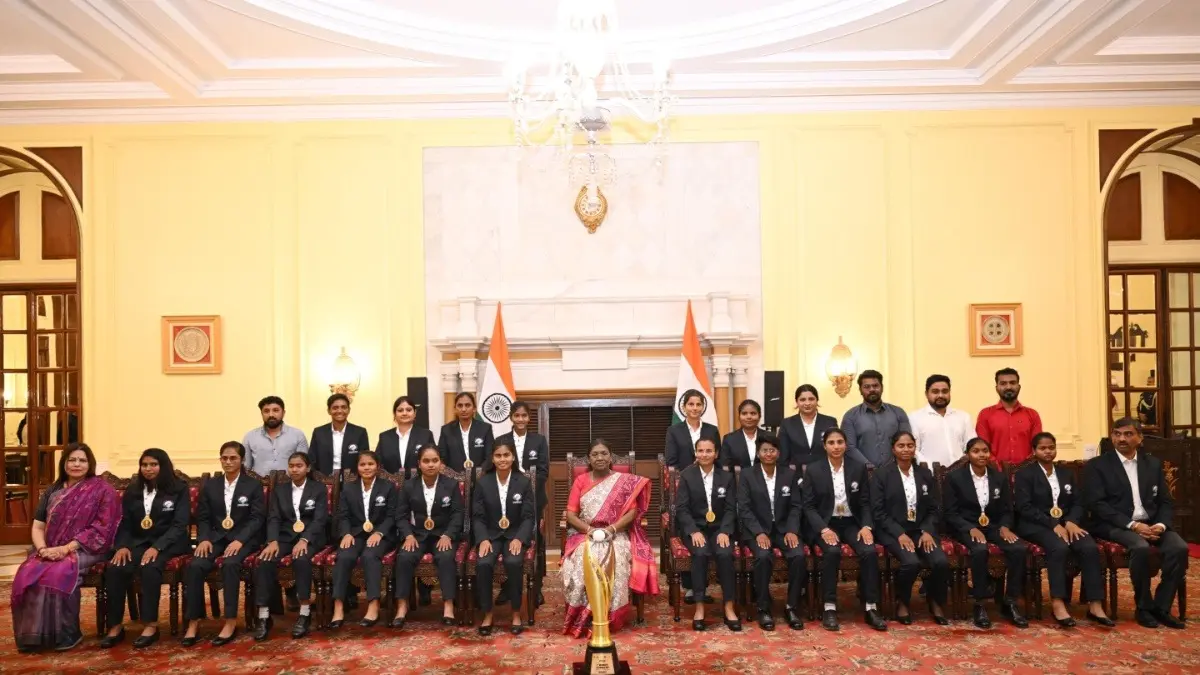 President Droupadi Murmu with the Indian Blind Women’s cricket team