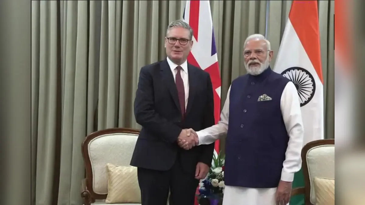 Prime Minister Narendra Modi with his UK counterpart Keir Starmer in Mumbai on Thursday.