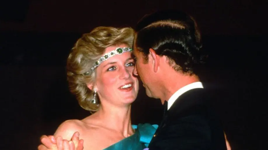 Vintage-Fashion Moments: Princess Diana Wore This Necklace As A Headband Princess Diana