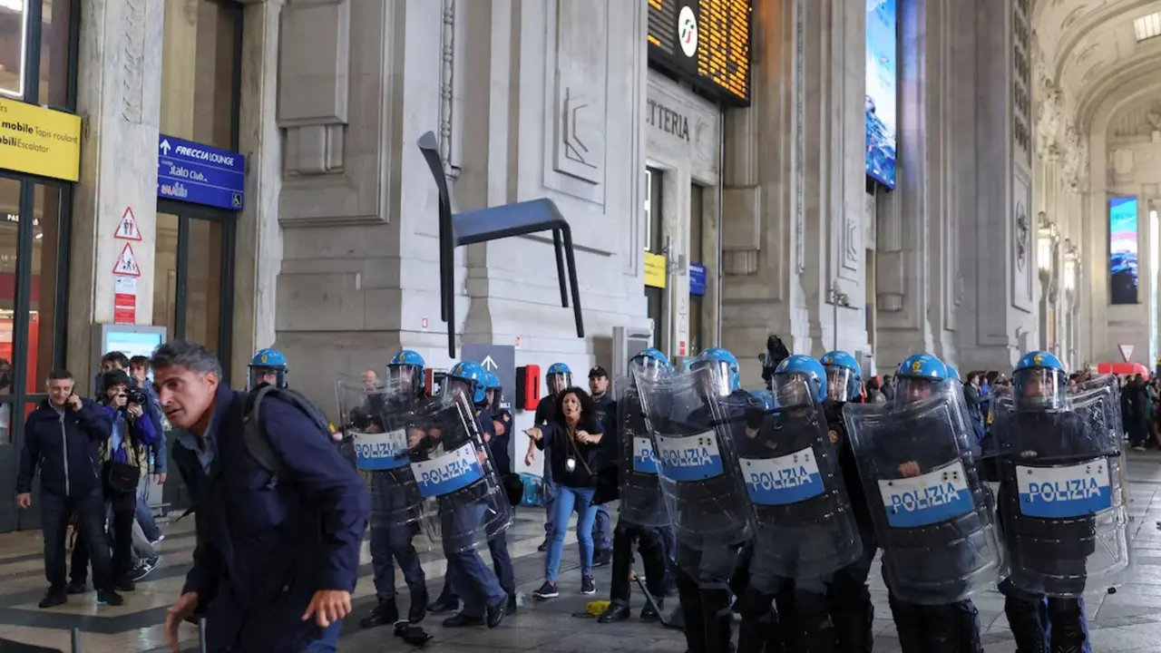 Pro-Palestinian Protesters Fight Police In Milan, Italian Ports Blocked Pro-Palestinian Protesters Fight Police In Milan, Italian Ports Blocked