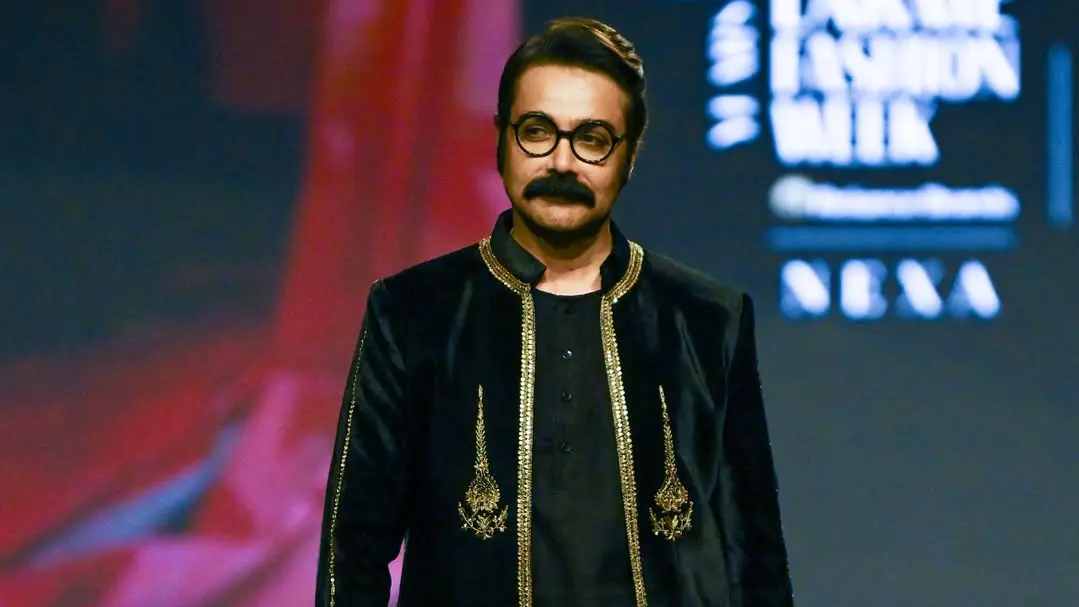 Lakme Fashion Week 2025: Aishwarya Rai's Co-star, Prosenjit Chatterjee, Impresses Fans In Traditional Bengali Look Prosenjit Chatterjee makes runway debut