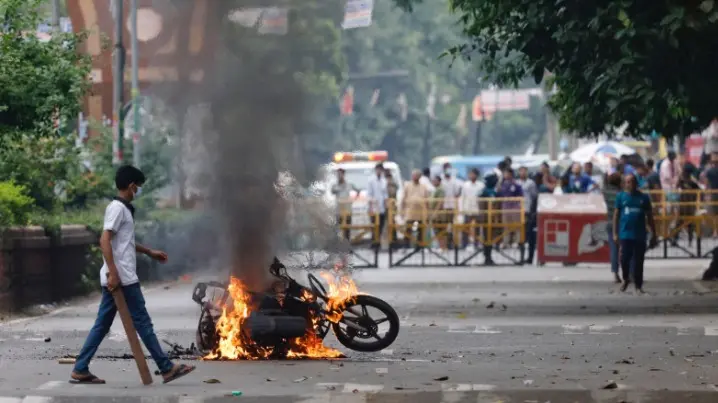Complete Shutdown In Dhaka As Student Protesters Clash With Police Over Quota Demand | 10 Points Protests in Dhaka over quota system in recruitment