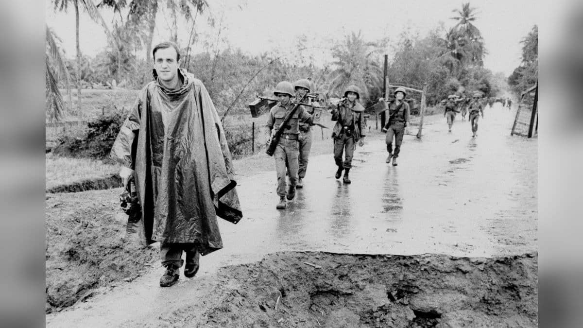 Pulitzer Prize-Winning Reporter Peter Arnett, Who Reported On Vietnam And Gulf Wars, Passes Away