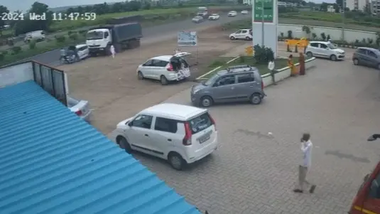 Pune Hit-and-Run: 1 Killed, 2 Injured After Drunk Driver Rams Truck into Car Pune Hit-and-Run: 1 Killed, 2 Injured After Drunk Driver Rams Truck into Vehicle