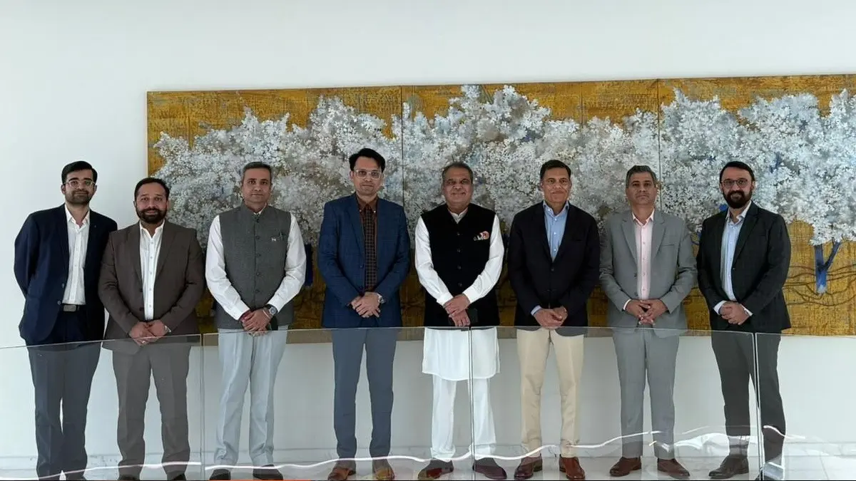 पंजाब के उद्योग मंत्री संजीव अरोड़ा की उद्योगपति सज्जन जिंदल से मुलाकात; राजपुरा में इस्पात क्षेत्र में ₹1,500 करोड़ के निवेश की घोषणा Punjab Industries Minister Sanjeev Arora meets industrialist Sajjan Jindal