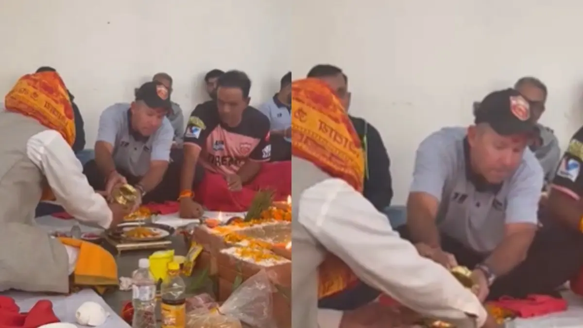 'Paisa Bolta Hain' - Pakistani Cricket Fans Angry Over Ricky Ponting Performing Puja With PBKS Team Ahead of IPL 2025 | WATCH Punjab Kings Head Coach Ricky Ponting performing puja