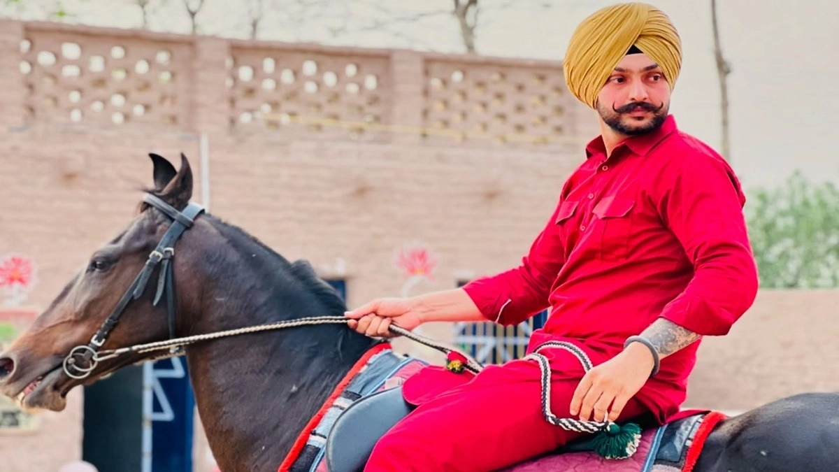Manuke Rappeur Punjabi Singer Gill Manuke Arrested For Brandishing Pistol At Gym And ...