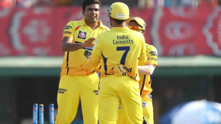 R Ashwin and MS Dhoni