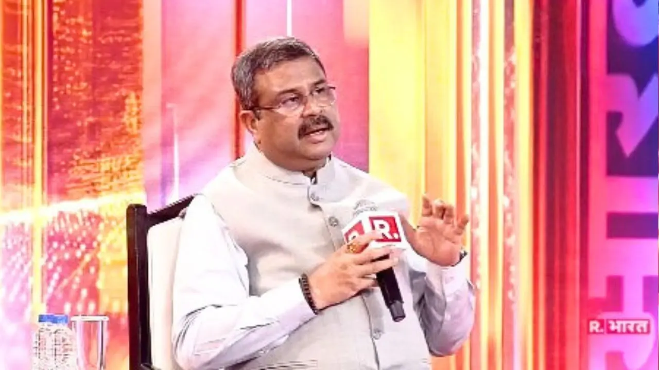 R Bharat Summit: 'चुनाव होते ही विदेश भाग जाते हैं...', धर्मेंद्र प्रधान ने राहुल गांधी पर कसा तंज R Bharat Summit 2024 Dharmendra Pradhan