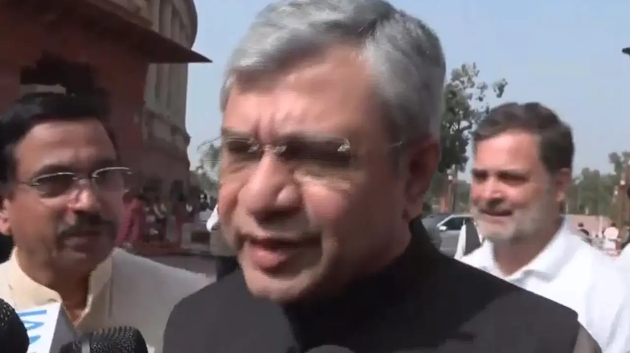 'Let's Do It Together': Rahul Gandhi Cuts Into Ashwini Vaishnaw's Outside Parliament | Watch 'Let's Do It Together': Rahul Gandhi Cuts Into Ashwini Vaishnaw's Outside Parliament | Watch