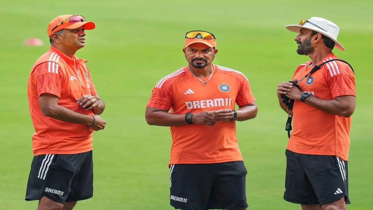 Rahul Dravid, T Dilip and Vikram Rathour during a practice session