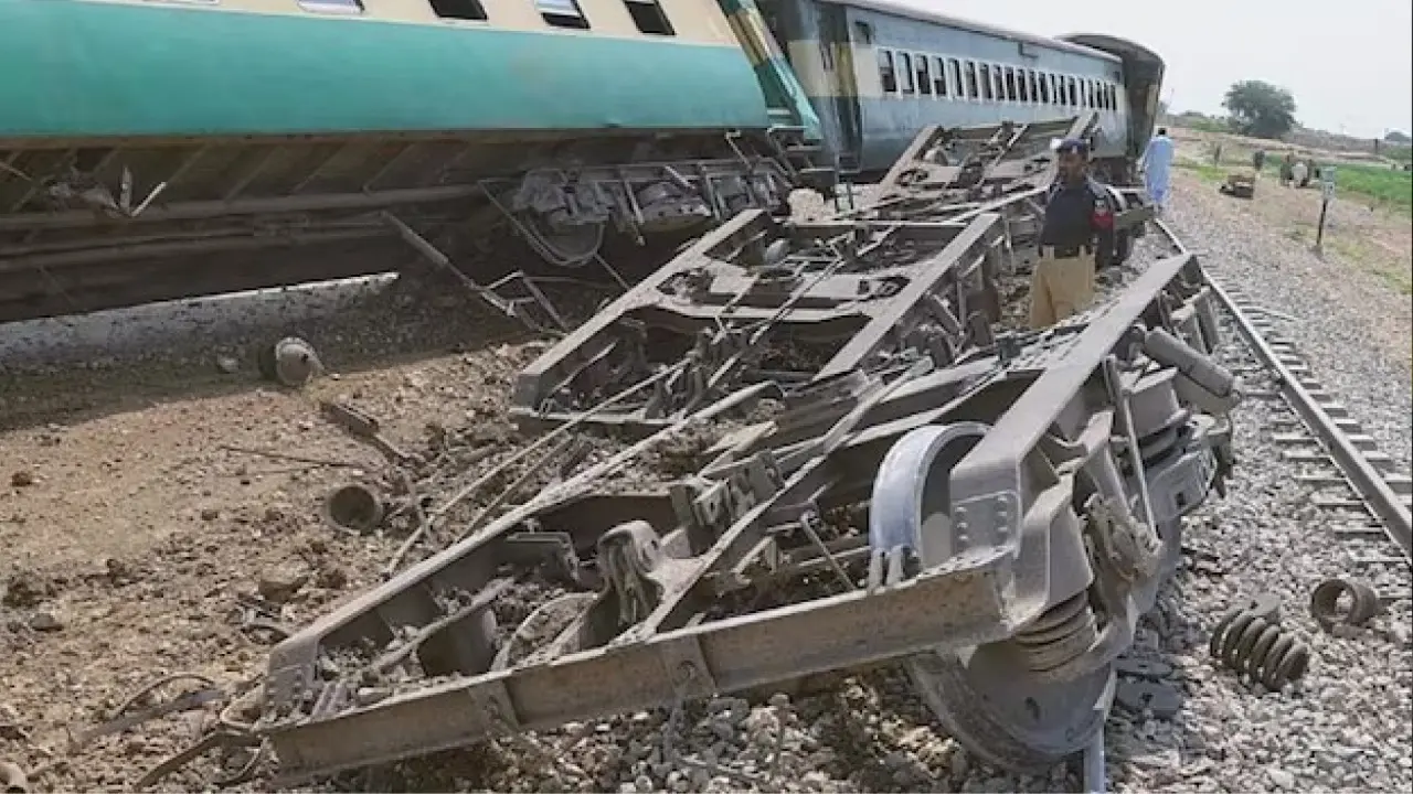 rail accident in pakistan