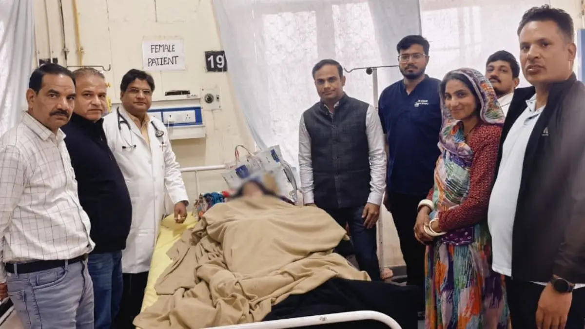 Rajasthan: 15 वर्षीय किशोरी को पेट में थी तेज दर्द की शिकायत, अंडाशय में निकली इतनी बड़ी गांठ; देखकर डॉक्टरों की टीम हैरान Rajasthan News