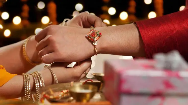Raksha Bandhan 2025 Wishes: भाई-बहन का त्यौहार, लाया खुशियों की बहार.. इस रक्षाबंधन पर दूर बैठे अपनों को भेजें ये शुभकामनाएं और संदेश Happy Raksha Bandhan 2025 Wishes, Images, Quotes, Status, Messages, Photos to shayari for loving brother and sister happy raksha bandhan rakhi Special